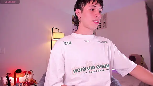 Snapshot of angel_bless19 chatting on 11/06/25, 10:21 angel bless19 online show from 11/06/25, 10:21