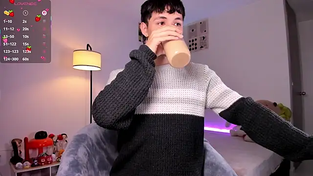 Snapshot of angel_bless19 chatting on 11/24/25, 08:19 angel bless19 online show from 11/24/25, 08:19