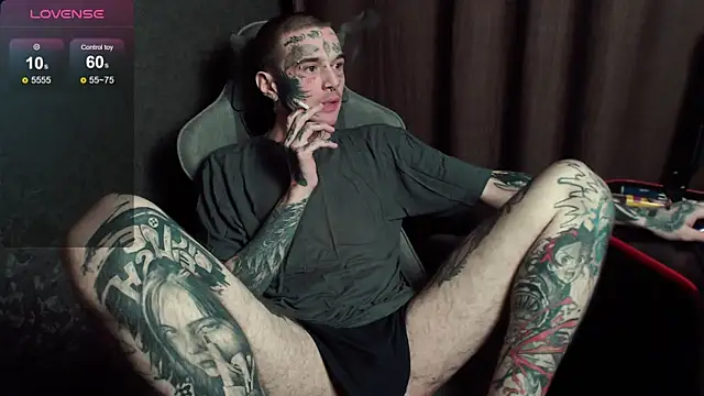 lonelycrystal online show from 10/28/25, 09:17