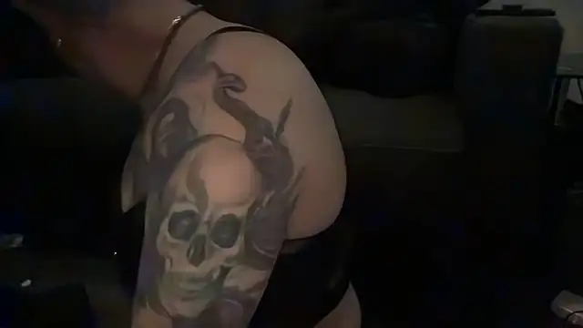 Snapshot of RavenRayyy chatting on 11/18/25, 09:47 RavenRayyy online show from 11/18/25, 09:47