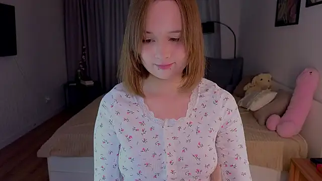 Snapshot of Mary_uw chatting on 05/13/26, 04:32 Mary uw online show from 05/13/26, 04:32