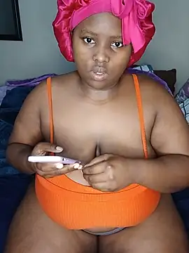 Snapshot of queenxdede chatting on 05/15/26, 04:03 queenxdede online show from 05/15/26, 04:03