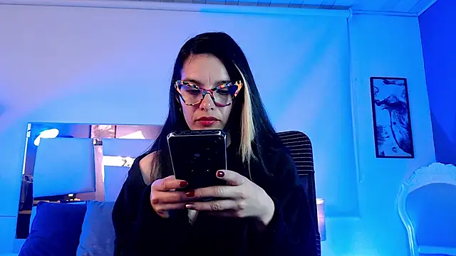 paulinabarnett- online show from 03/13/25, 11:51