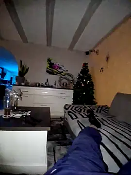 Snapshot of schlonzi81 chatting on 12/17/25, 09:43 schlonzi81 online show from 12/17/25, 09:43