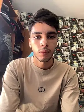 Snapshot of 2DemetCCoop2 chatting on 10/04/25, 01:09 2DemetCCoop2 online show from 10/04/25, 01:09