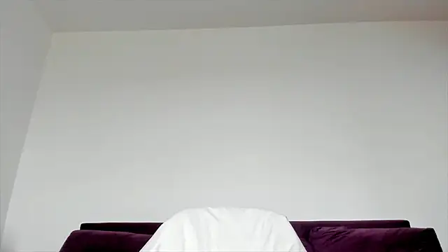 Snapshot of hornyemma__ chatting on 10/16/25, 07:42 hornyemma   online show from 10/16/25, 07:42