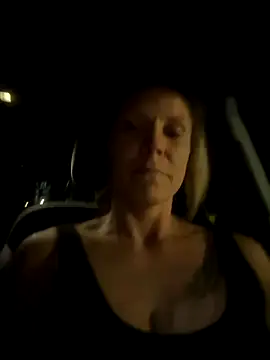 Snapshot of hotNReady6969 chatting on 10/25/25, 11:32 hotNReady6969 online show from 10/25/25, 11:32