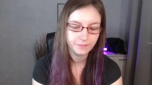 Snapshot of emmaxDelight chatting on 09/18/25, 05:42 emmaxDelight online show from 09/18/25, 05:42