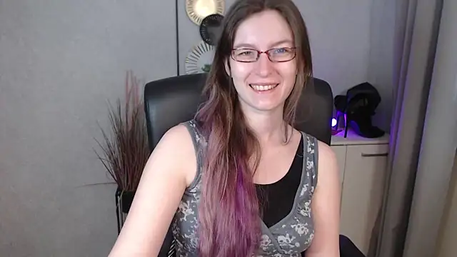 Snapshot of emmaxDelight chatting on 09/24/25, 06:17 emmaxDelight online show from 09/24/25, 06:17