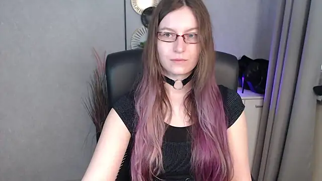 Snapshot of emmaxDelight chatting on 10/03/25, 05:26 emmaxDelight online show from 10/03/25, 05:26