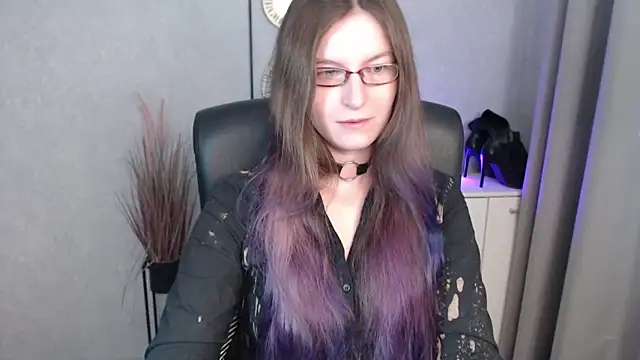 Snapshot of emmaxDelight chatting on 10/07/25, 05:37 emmaxDelight online show from 10/07/25, 05:37