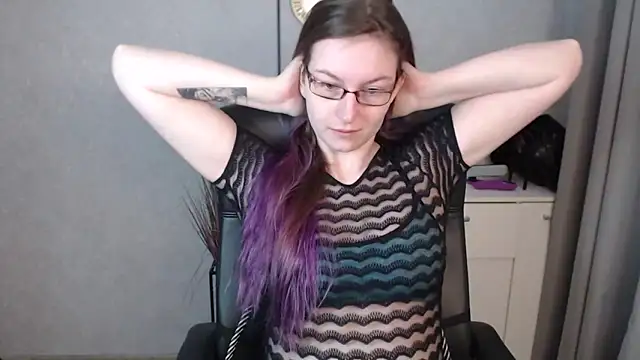 Snapshot of emmaxDelight chatting on 10/23/25, 06:45 emmaxDelight online show from 10/23/25, 06:45