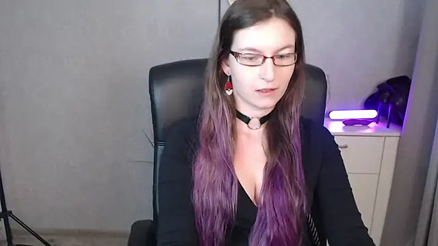 Snapshot of emmaxDelight chatting on 10/27/25, 06:28 emmaxDelight online show from 10/27/25, 06:28