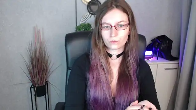 Snapshot of emmaxDelight chatting on 10/28/25, 06:50 emmaxDelight online show from 10/28/25, 06:50