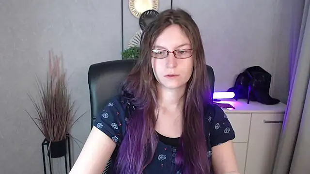 Snapshot of emmaxDelight chatting on 11/14/25, 06:56 emmaxDelight online show from 11/14/25, 06:56