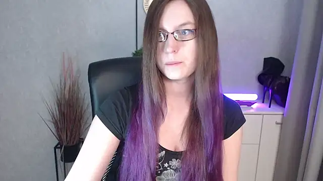 Snapshot of emmaxDelight chatting on 11/22/25, 07:07 emmaxDelight online show from 11/22/25, 07:07