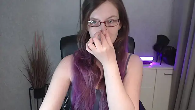 Snapshot of emmaxDelight chatting on 11/25/25, 06:35 emmaxDelight online show from 11/25/25, 06:35