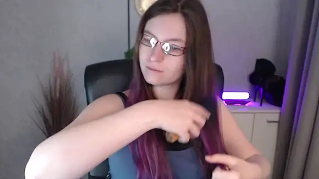 Snapshot of emmaxDelight chatting on 11/27/25, 06:26 emmaxDelight online show from 11/27/25, 06:26