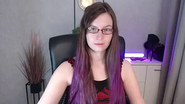 Snapshot of emmaxDelight chatting on 11/28/25, 06:27 emmaxDelight online show from 11/28/25, 06:27