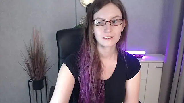 Snapshot of emmaxDelight chatting on 12/01/25, 06:29 emmaxDelight online show from 12/01/25, 06:29