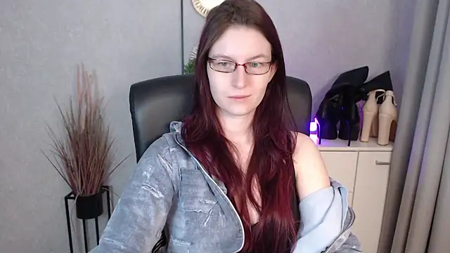 Snapshot of emmaxDelight chatting on 01/13/26, 06:29 emmaxDelight online show from 01/13/26, 06:29