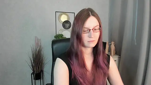 Snapshot of emmaxDelight chatting on 04/10/26, 05:45 emmaxDelight online show from 04/10/26, 05:45