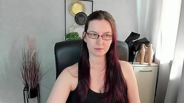 Snapshot of emmaxDelight chatting on 06/03/26, 02:33 emmaxDelight online show from 06/03/26, 02:33