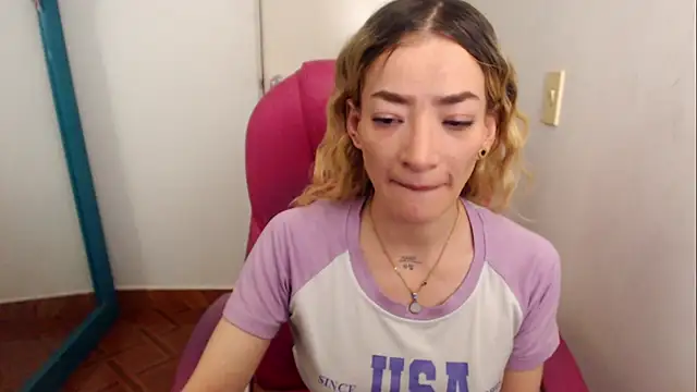 Snapshot of zoe_jones13 chatting on 07/28/26, 01:45 zoe jones13 online show from 07/28/26, 01:45