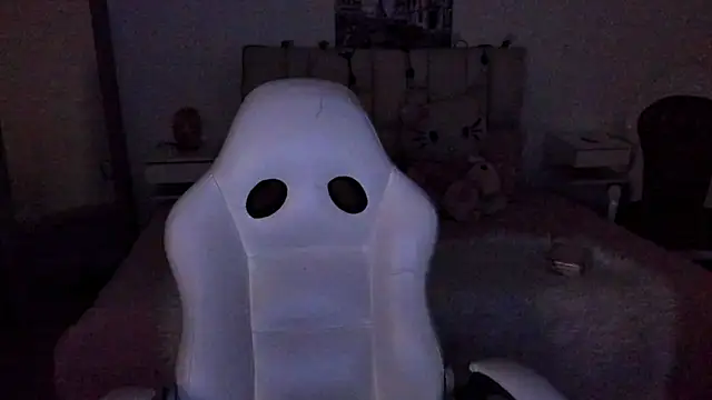 Snapshot of zoe_turnner_18 chatting on 11/21/25, 11:42 zoe turnner 18 online show from 11/21/25, 11:42