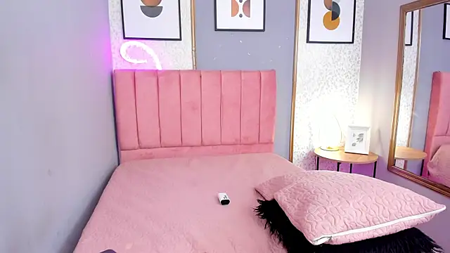 Snapshot of LARISSAEVANS chatting on 01/25/25, 02:58 LARISSAEVANS online show from 01/25/25, 02:58