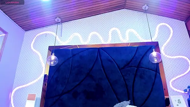 Snapshot of LARISSAEVANS chatting on 02/11/25, 06:11 LARISSAEVANS online show from 02/11/25, 06:11