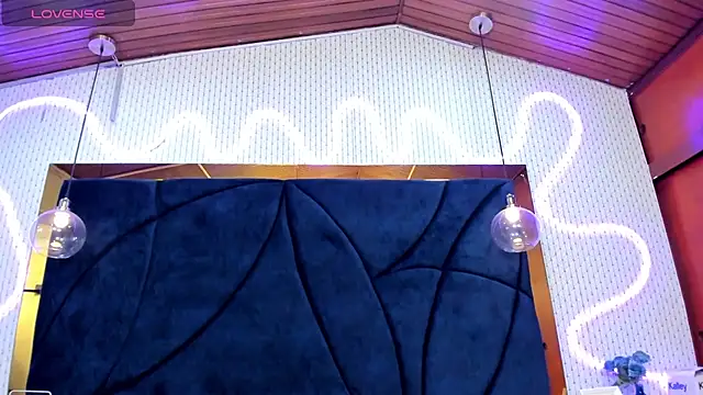 Snapshot of LARISSAEVANS chatting on 02/20/25, 03:30 LARISSAEVANS online show from 02/20/25, 03:30