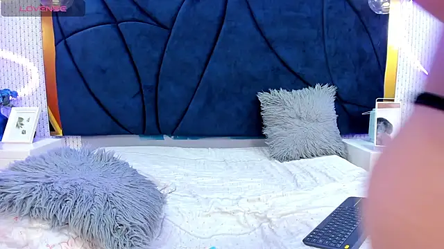 Snapshot of LARISSAEVANS chatting on 03/03/25, 06:12 LARISSAEVANS online show from 03/03/25, 06:12