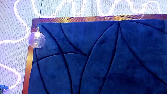 Snapshot of LARISSAEVANS chatting on 03/08/25, 05:33 LARISSAEVANS online show from 03/08/25, 05:33