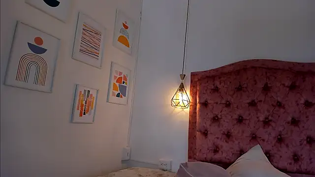 Snapshot of aprill21_ chatting on 12/02/24, 01:46 aprill21 online show from 12/02/24, 01:46