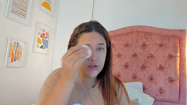 Snapshot of aprill21_ chatting on 12/16/24, 02:27 aprill21 online show from 12/16/24, 02:27