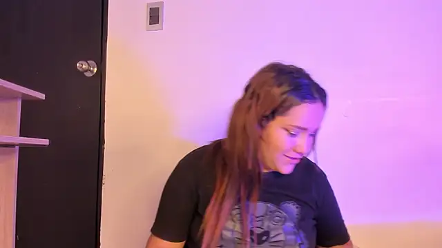 Snapshot of aprill21_ chatting on 02/04/25, 04:50 aprill21 online show from 02/04/25, 04:50