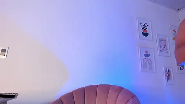 Snapshot of aprill21_ chatting on 02/05/25, 01:44 aprill21 online show from 02/05/25, 01:44