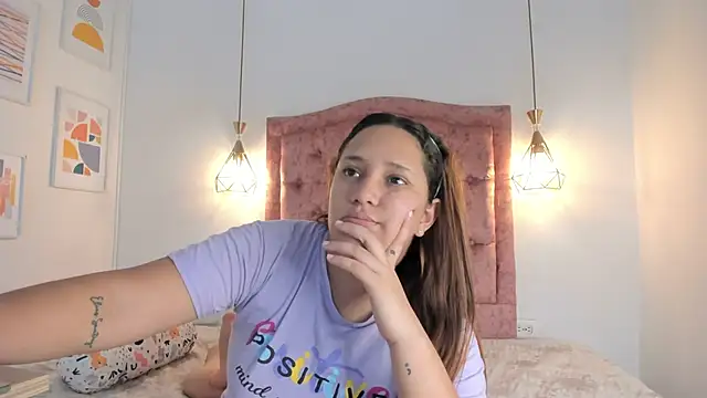 Snapshot of aprill21_ chatting on 02/27/25, 02:10 aprill21 online show from 02/27/25, 02:10