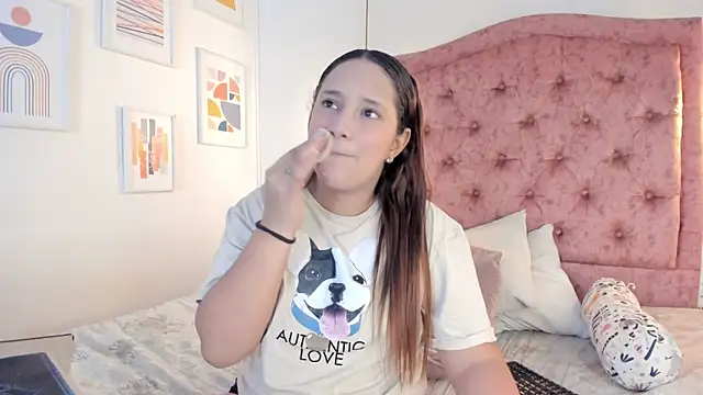 Snapshot of aprill21_ chatting on 03/05/25, 02:01 aprill21 online show from 03/05/25, 02:01