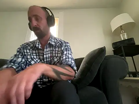 Snapshot of armdy371 chatting on 10/04/25, 12:14 armdy371 online show from 10/04/25, 12:14