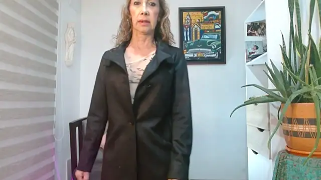 Snapshot of Canelita28 chatting on 05/19/26, 01:11 Canelita28 online show from 05/19/26, 01:11