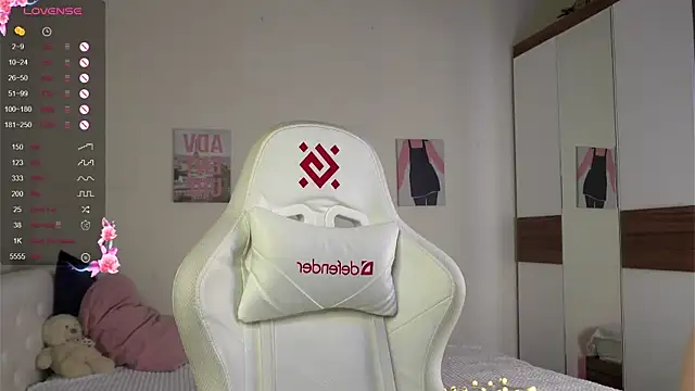 julianymphh online show from 12/14/24, 06:35