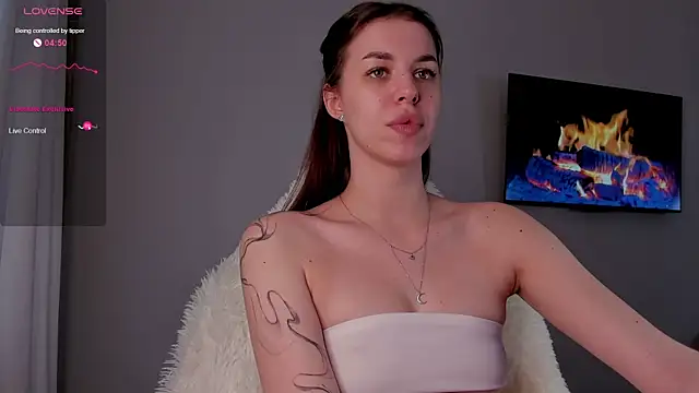 julianymphh online show from 02/17/25, 01:32
