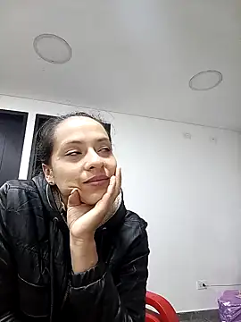 Snapshot of loren3124 chatting on 12/13/24, 07:25 loren3124 online show from 12/13/24, 07:25