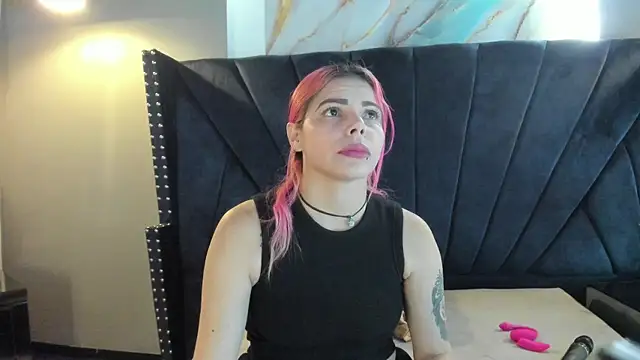 NIKI SANTANA online show from 10/10/25, 03:49