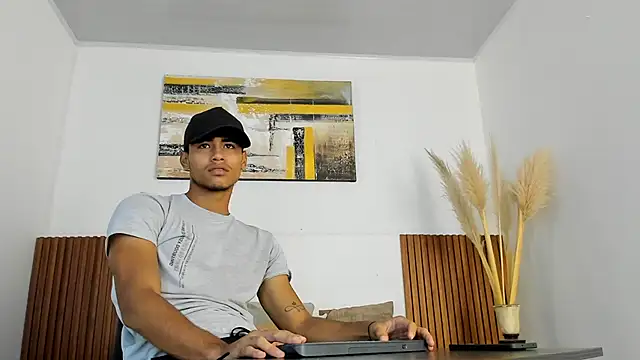 Snapshot of zander_2120 chatting on 09/17/25, 01:02 zander 2120 online show from 09/17/25, 01:02