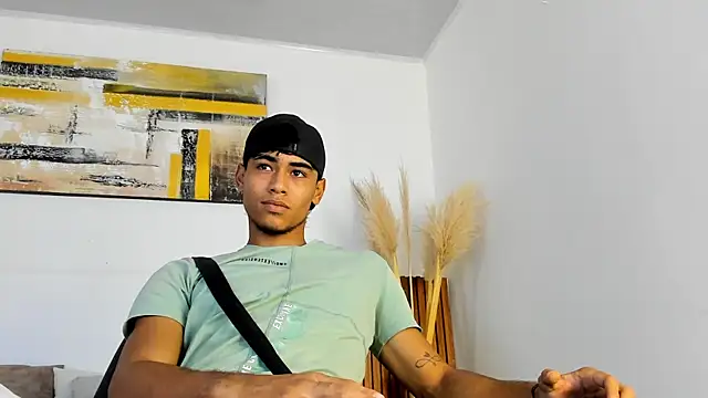 Snapshot of zander_2120 chatting on 09/22/25, 01:24 zander 2120 online show from 09/22/25, 01:24