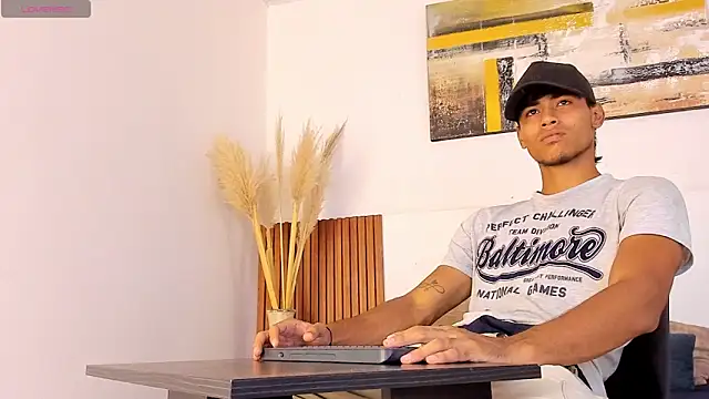 Snapshot of zander_2120 chatting on 09/24/25, 01:25 zander 2120 online show from 09/24/25, 01:25