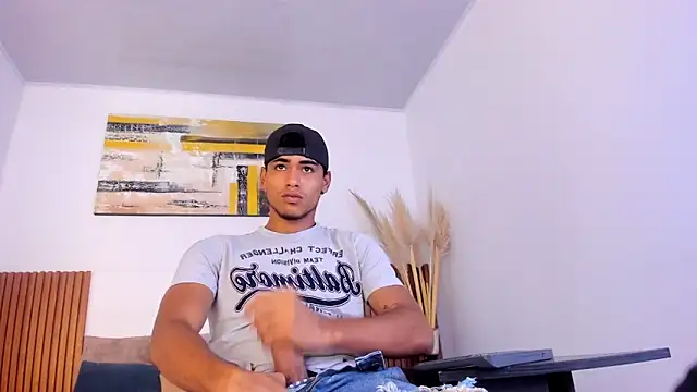 Snapshot of zander_2120 chatting on 10/07/25, 12:57 zander 2120 online show from 10/07/25, 12:57